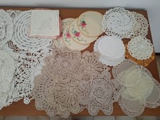 Lotto di CENTRINI REALIZZATI A MANO ALL'UNCINETTO e in lino ricamato