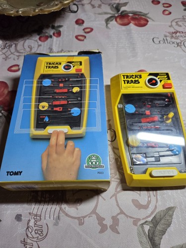 Tomy tricky traps - con, scatola