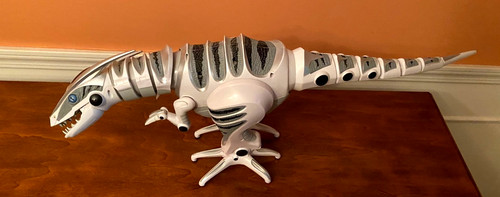 Wowwee roboraptor - roboraptor, 32"