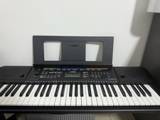 pianola yamaha PSR-E253 adatta