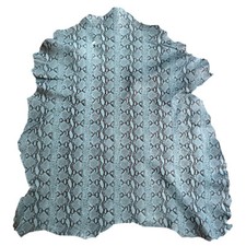 Pelle di serpente blu stampata