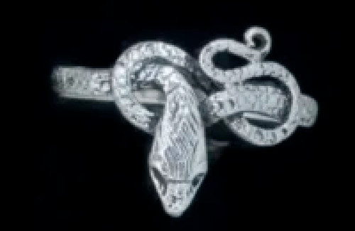 Anello serpente arrotolato - , in