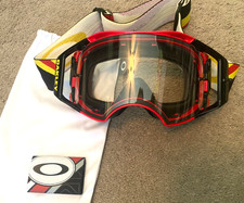 Nuovi occhiali Oakley Airbrake