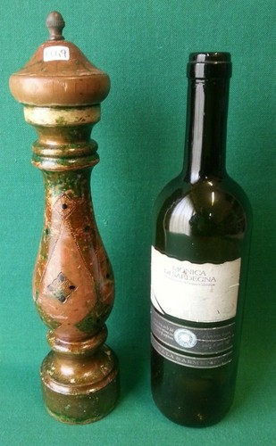 Vecchio macinino legno - in,