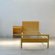 Letto singolo con comodino