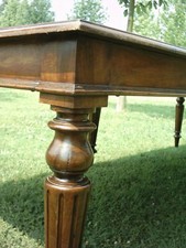 Tavolo emiliano in Noce con 6 gambe tornite