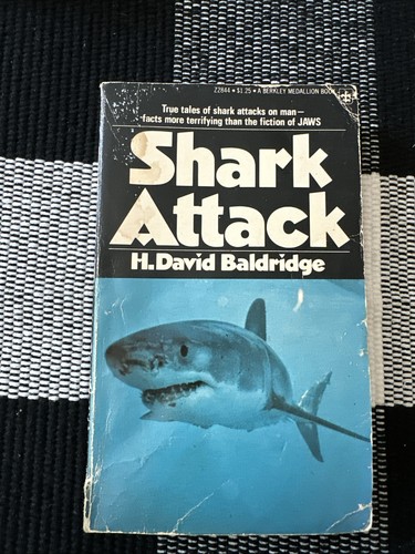 Shark attack paperback h - paperback,