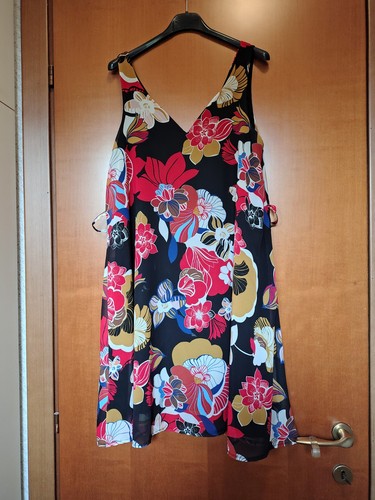 Vestito floreale nero