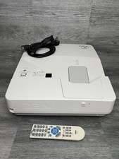 Proiettore Proiettore NEC NP-UM301X 2768 ore usato 31% rimanente con telecomando e HDMI