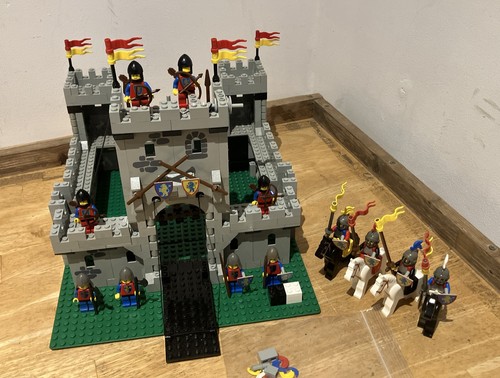 Lego classic castle lion - lego,