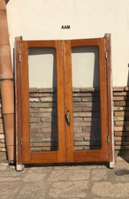 2 Finestre in legno massello artigianali a due ante una con telaio 