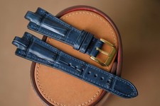 Cinturino in pelle blu fatto a