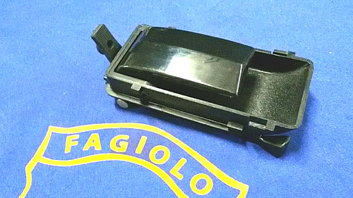 Maniglia 132 plastica nera - 132,