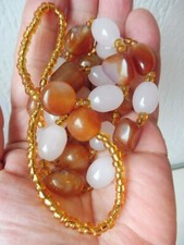 Collana Molto Bella, Pietre