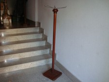 ESPOSITORE PORTACINTURE GIREVOLE IN LEGNO