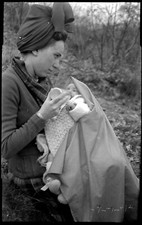 Jeune Donna Nutriente Neonato