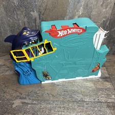 Hot Wheels Shark Track Bite