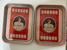 2 vassoi Coca Cola di colori differenti