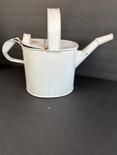 Antico annaffiatoio smaltato bianco paese francese europeo annaffiatoio
