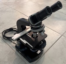 Nikon Microscopio biologico a