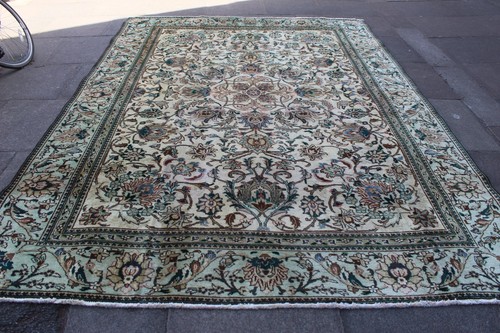 Tappeto vintage indossato