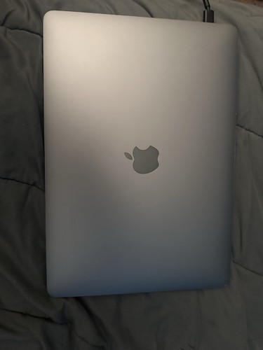 Used apple macbook - used,