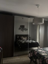 Armadio Conforama 4 ante scorrevoli con specchi centrali – ottime condizioni