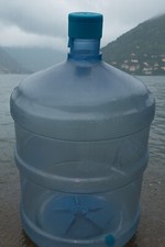 Boccione d'acqua vuoto da 18,9 litri con tappo