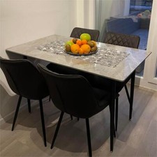 Tavolo da pranzo moderno