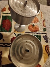 2 cestini, 2 coperchi e 2