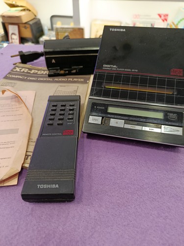 Toshiba vintage portable - xr-p9,