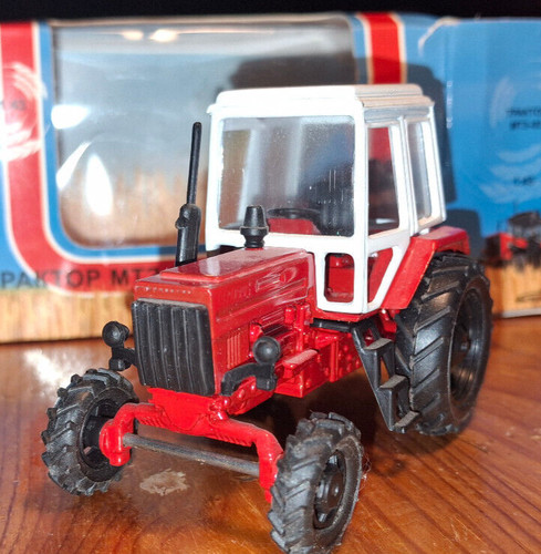 Trattore mtz rosso scuro - mtz-82,