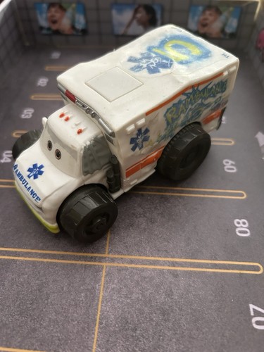 Disney pixar cars ambulanza - pixar,