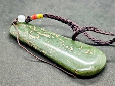 Antica scultura ascia di giada