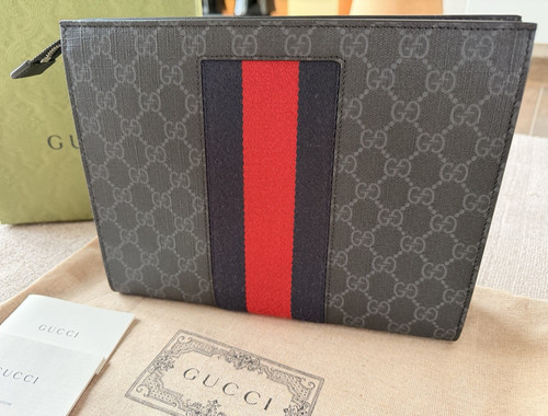 Gucci supreme clutch - gucci,