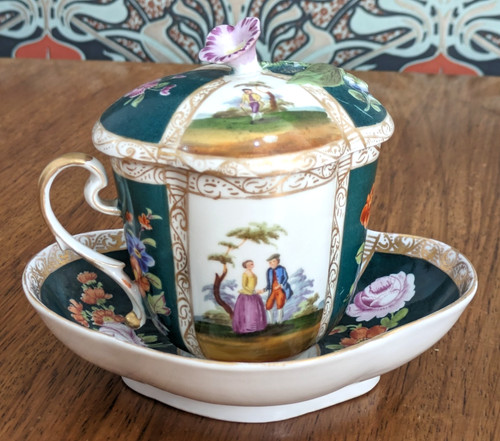 Antico piattino tazza