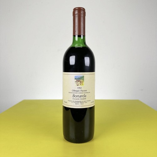 Bottiglia vino bonarda broni - bottiglia,