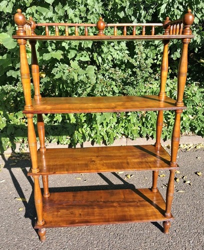 Scaffale stile liberty