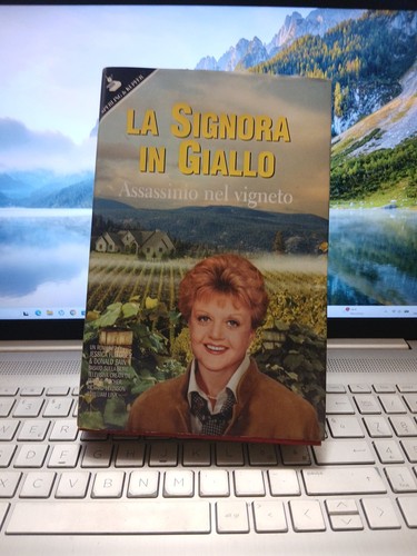Signora giallo - signora, in