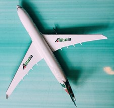 ALITALIA aereo Boing 777 scala