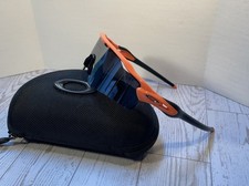 Occhiali da sole e custodia