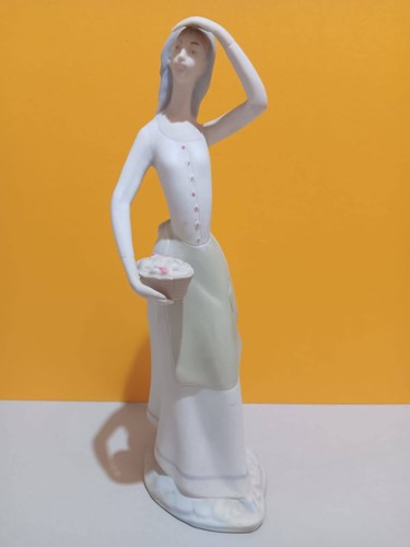 Antica statuetta donna con - statuetta,