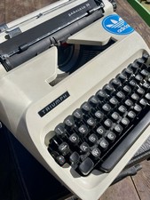 TRIUMPH GABRIELE 25 MACCHINA DA SCRIVERE ANNI 80/90 CON VALIGETTA RIGIDA.