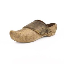 Scarpa antica in legno con