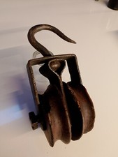 Carrucola antica; struttura in ferro e carrucole legno; periodo fine 800