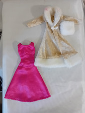 Barbie "MODA NEL MONDO" 2015, "Russia" - cappotto,abito, Manicotto Pelo-(ba3)