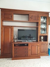 Parete soggiorno in legno color noce 