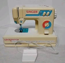 Macchina da cucire vintage per