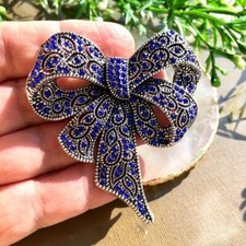 Spilla uomo e donna design