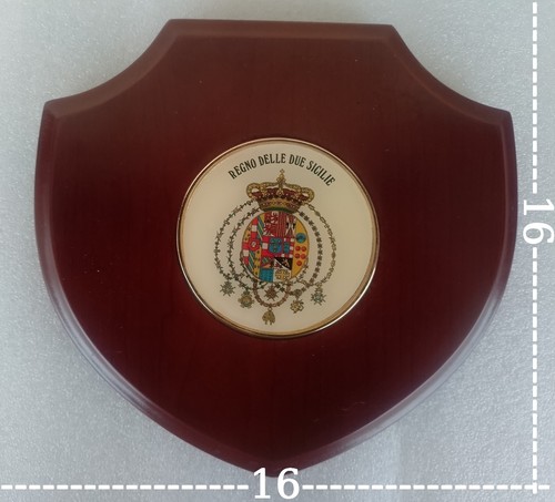 Crest con scritta - con, delle